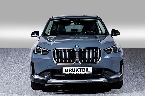 BMW iX1 2 of 30
