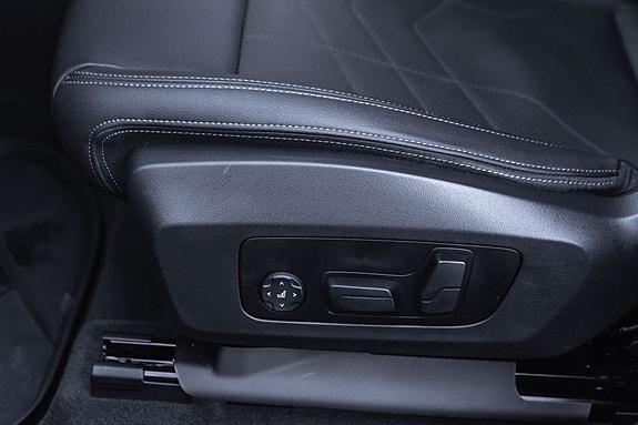 BMW iX1 25 of 30