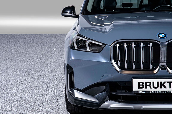 BMW iX1 6 of 30