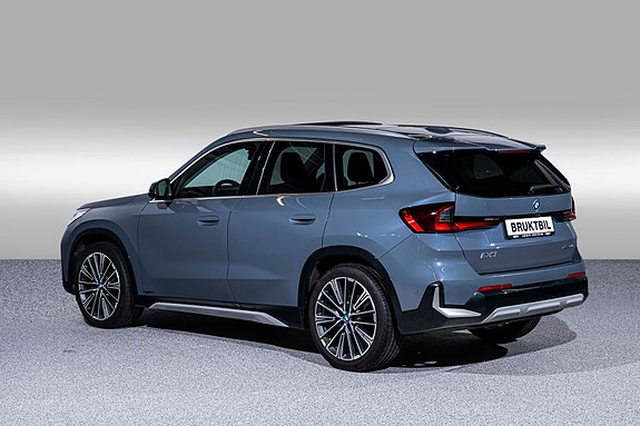 BMW iX1 3 of 30