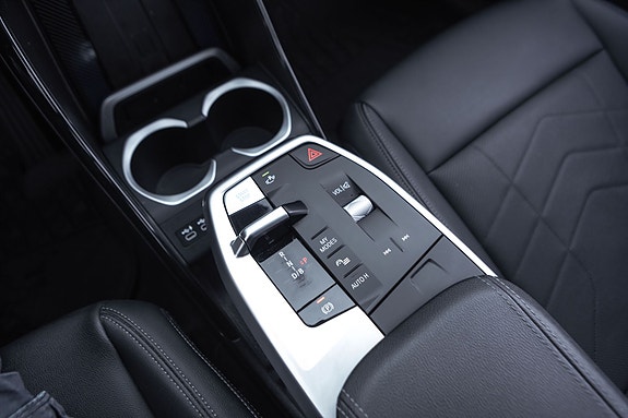 BMW iX1 20 of 30