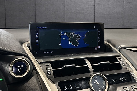 Lexus NX300h 18 of 21