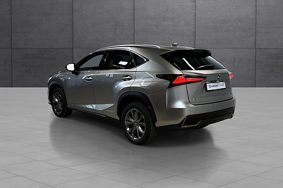Lexus NX300h 6 of 21
