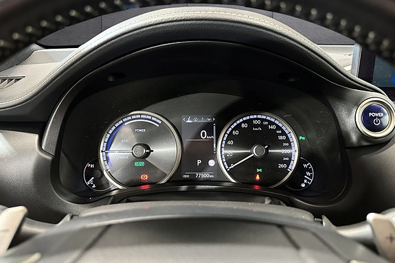Lexus NX300h 17 of 21