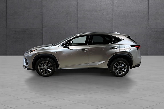Lexus NX300h 5 of 21