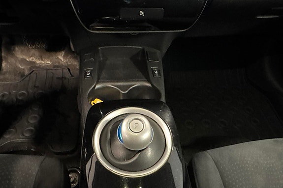 Nissan Leaf 22 of 24