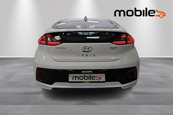 Hyundai IONIQ 4 of 25