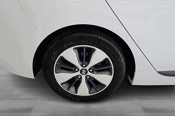 Hyundai IONIQ 24 of 25