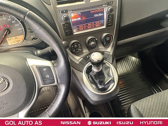 Toyota Verso-S 17 of 22