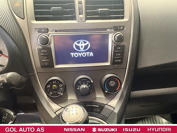 Toyota Verso-S 14 of 22