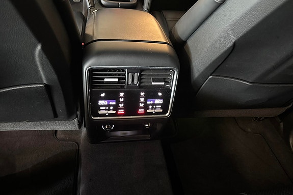 Porsche Cayenne 28 of 29
