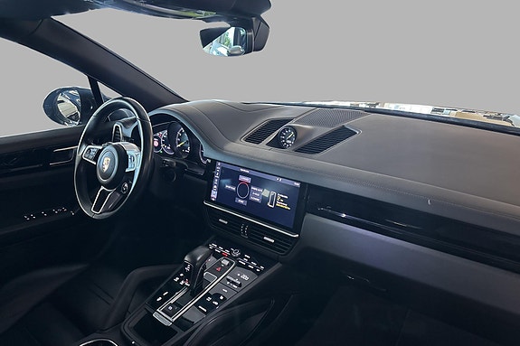 Porsche Cayenne 11 of 29