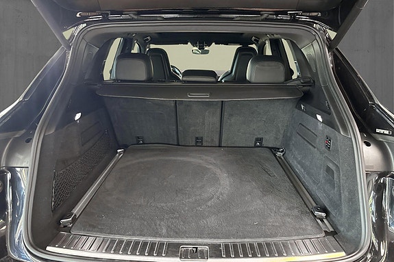 Porsche Cayenne 17 of 29