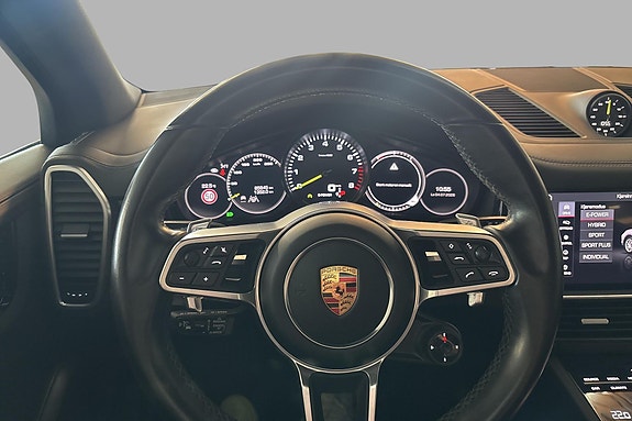 Porsche Cayenne 13 of 29
