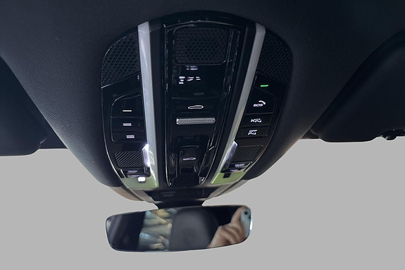 Porsche Cayenne 27 of 29