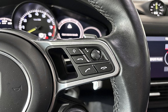 Porsche Cayenne 23 of 29