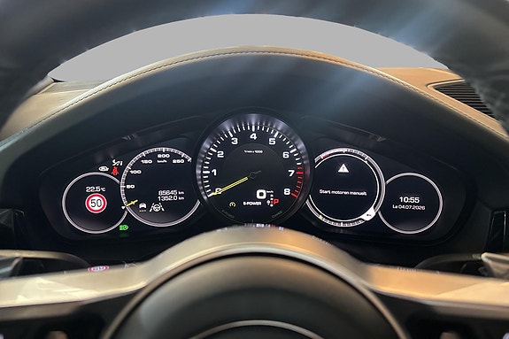 Porsche Cayenne 18 of 29