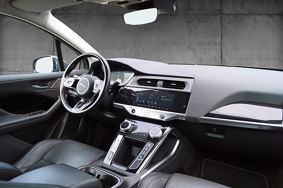 Jaguar I-PACE 10 of 30