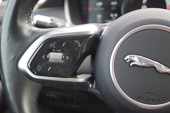 Jaguar I-PACE 25 of 30