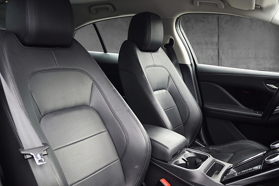 Jaguar I-PACE 11 of 30