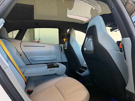 Polestar 4 17 of 20