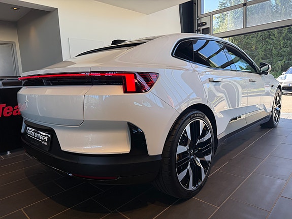 Polestar 4 9 of 20