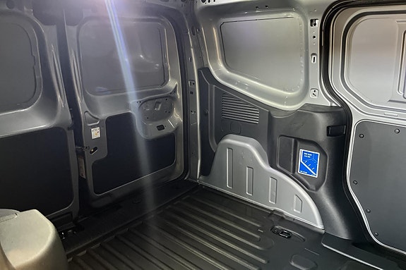 Ford Transit Courier 22 of 25