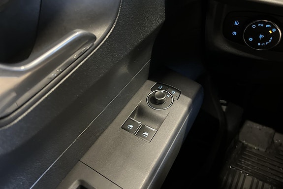 Ford Transit Courier 17 of 25