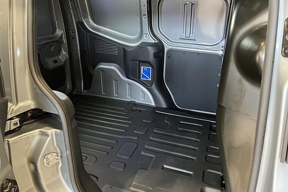 Ford Transit Courier 7 of 25