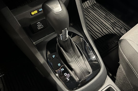Ford Transit Courier 14 of 25