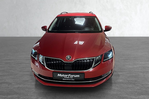 Sporty front med LED-lys og tydelig, robust design.