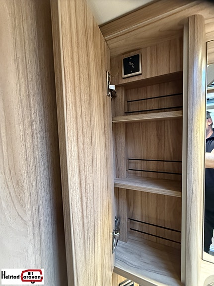 Hymer Exsis-i 678 – Automat | Enkeltsenger | Litium | Solcelle | 150 hk 12 of 30