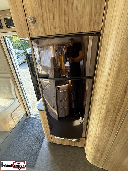 Hymer Exsis-i 678 – Automat | Enkeltsenger | Litium | Solcelle | 150 hk 10 of 30