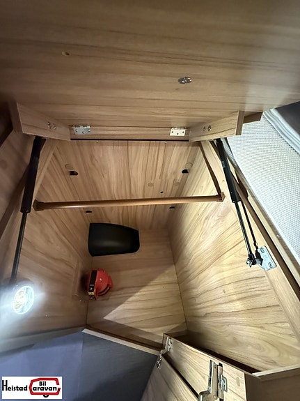 Hymer Exsis-i 678 – Automat | Enkeltsenger | Litium | Solcelle | 150 hk 29 of 30