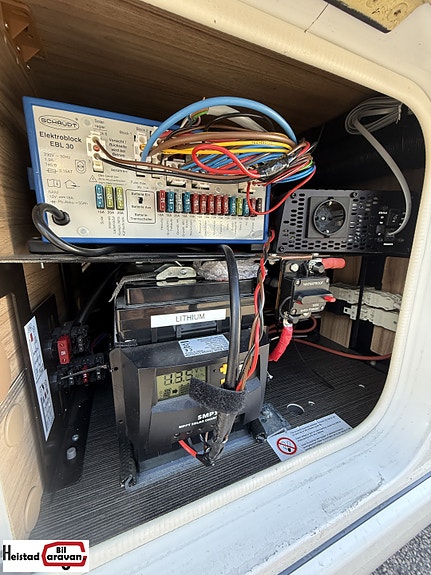 Hymer Exsis-i 678 – Automat | Enkeltsenger | Litium | Solcelle | 150 hk 27 of 30