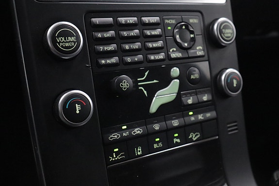 Volvo XC70 14 of 28