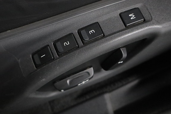 Volvo XC70 16 of 28