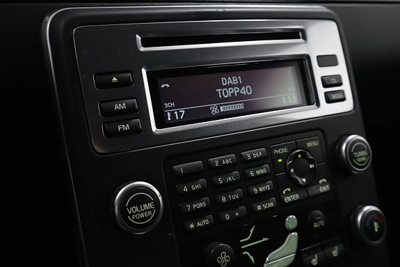 Volvo XC70 13 of 28