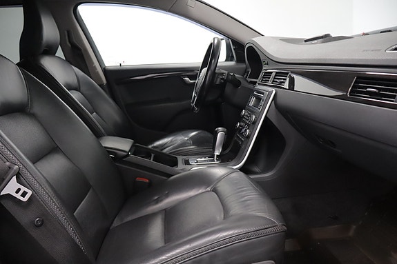 Volvo XC70 18 of 28