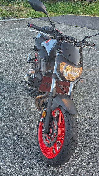 Yamaha MT-07 3 of 9