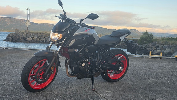 Yamaha MT-07 4 of 9
