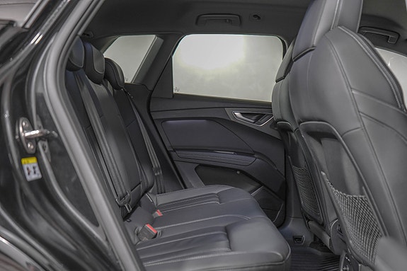 Audi Q4 e-tron 10 of 26