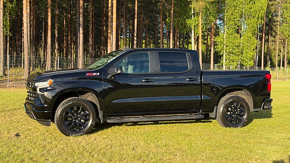 Chevrolet Silverado 1500 2 of 28