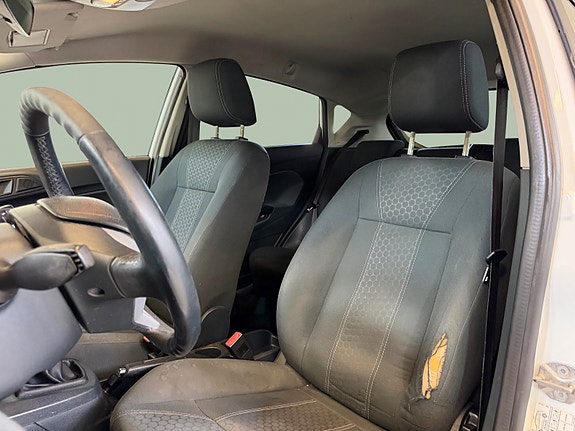 Ford Fiesta 9 of 16