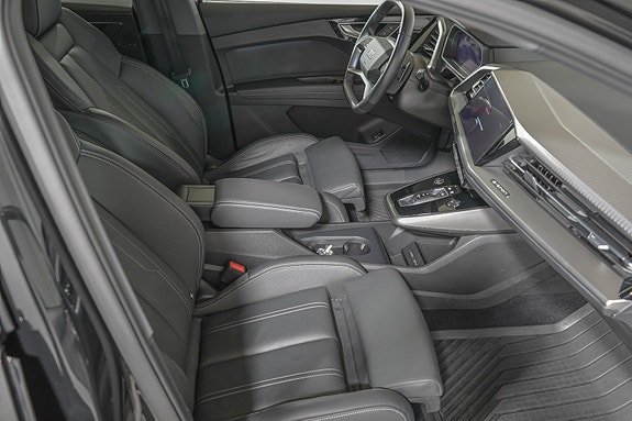 Audi Q4 e-tron 15 of 26
