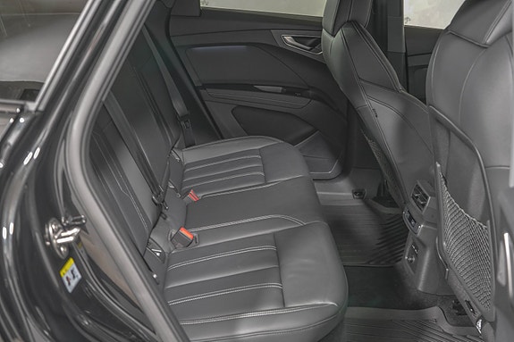 Audi Q4 e-tron 12 of 26