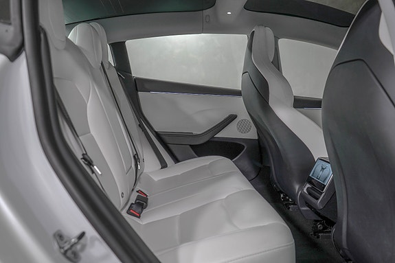 Tesla Model 3 11 of 27