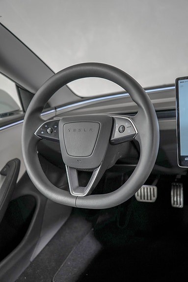 Tesla Model 3 18 of 27