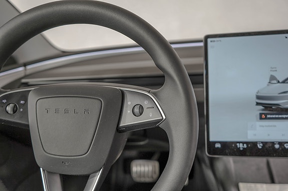 Tesla Model 3 19 of 27