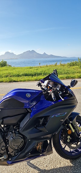 Yamaha R7 25 of 30